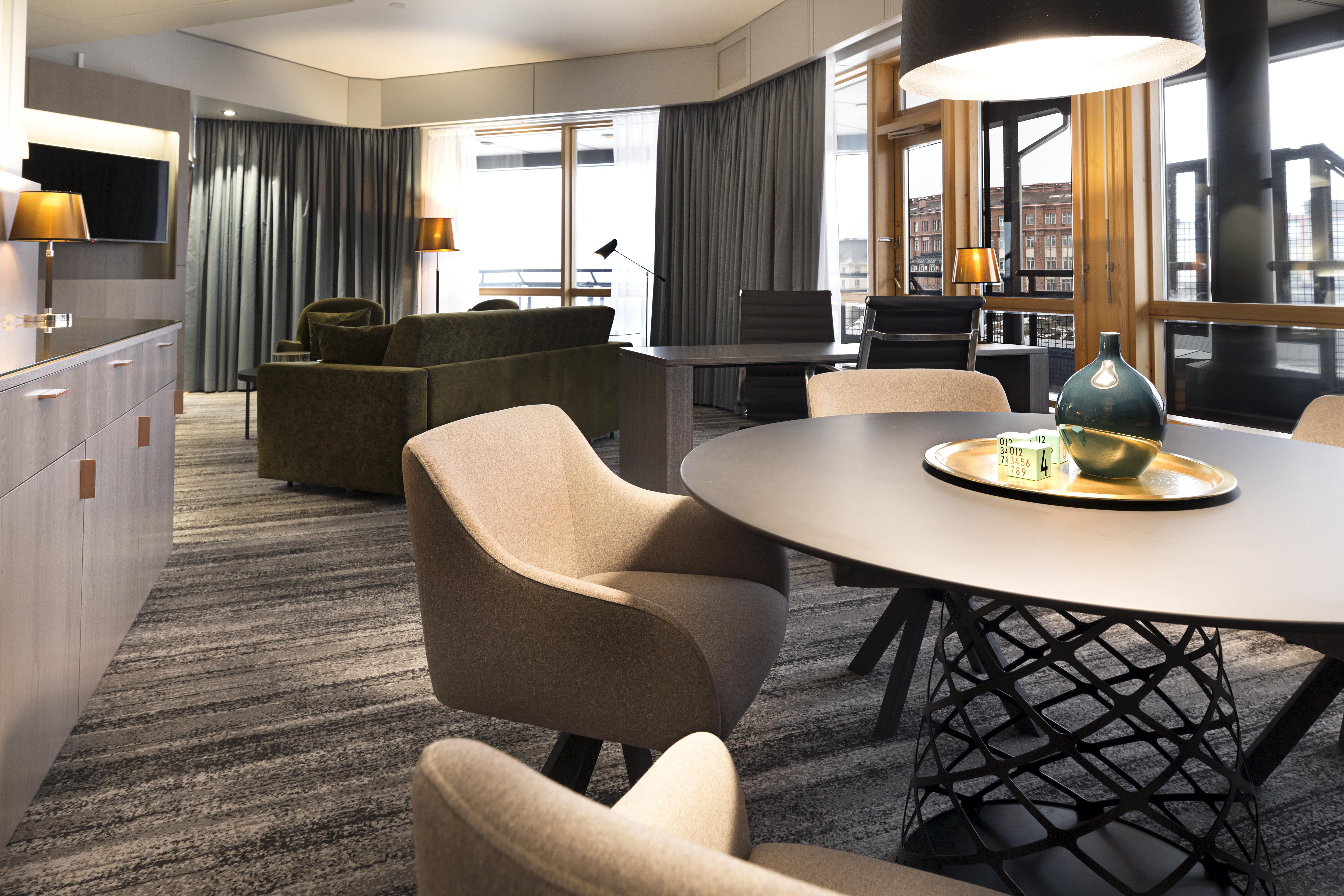 Hilton Helsinki Strand Exterior foto The interior of the new lounge